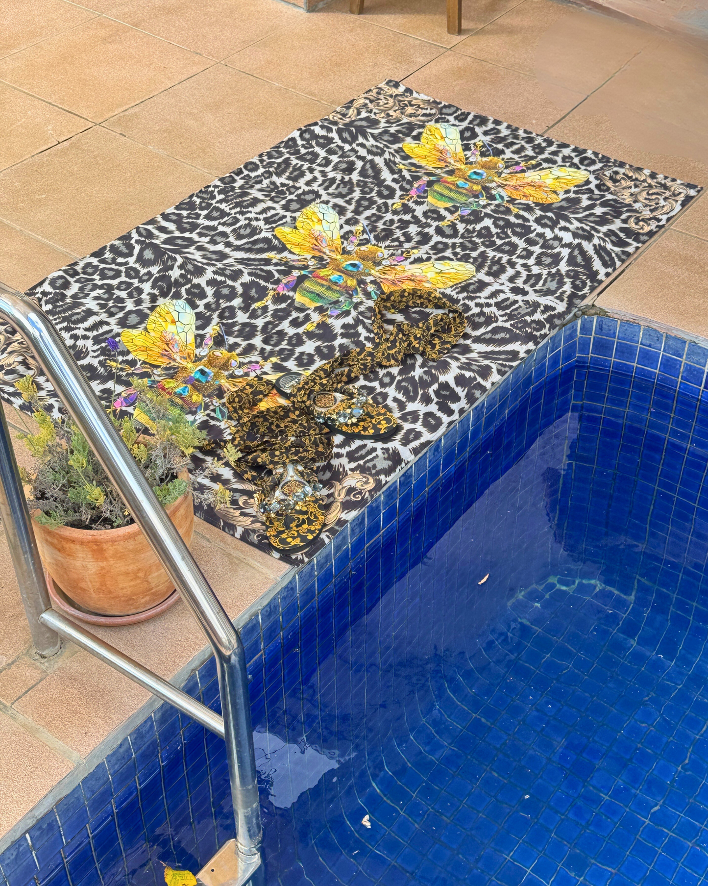 Golden Bee - Beach Towel