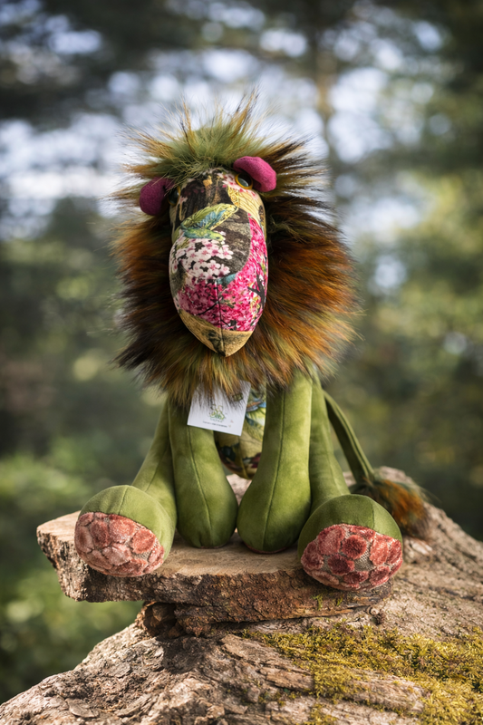 Handmade Lion - Hello Africa Giraffe - Hannah Claire Creations